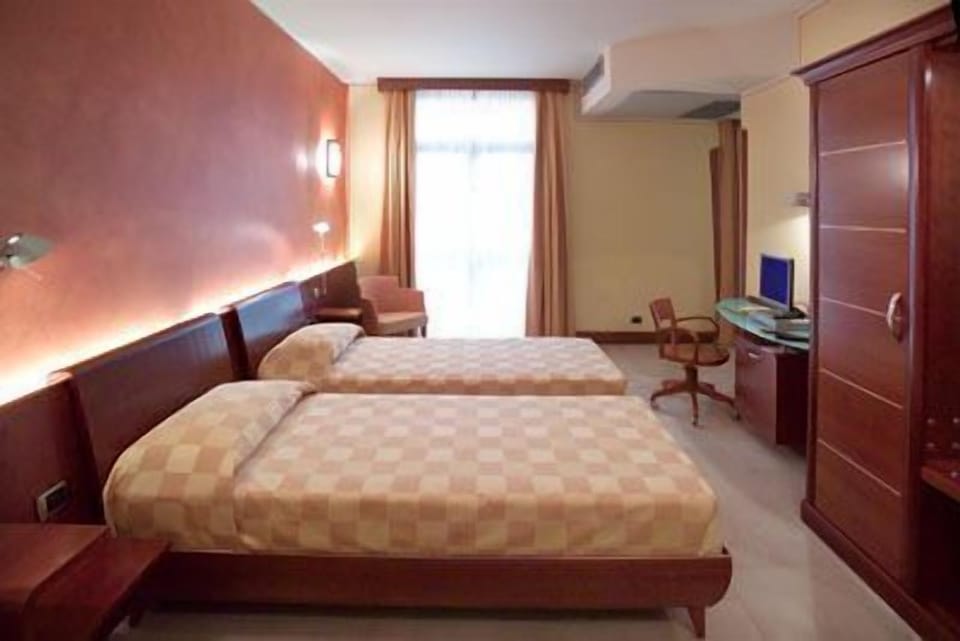 Minibar, in-room safe, desk, soundproofing