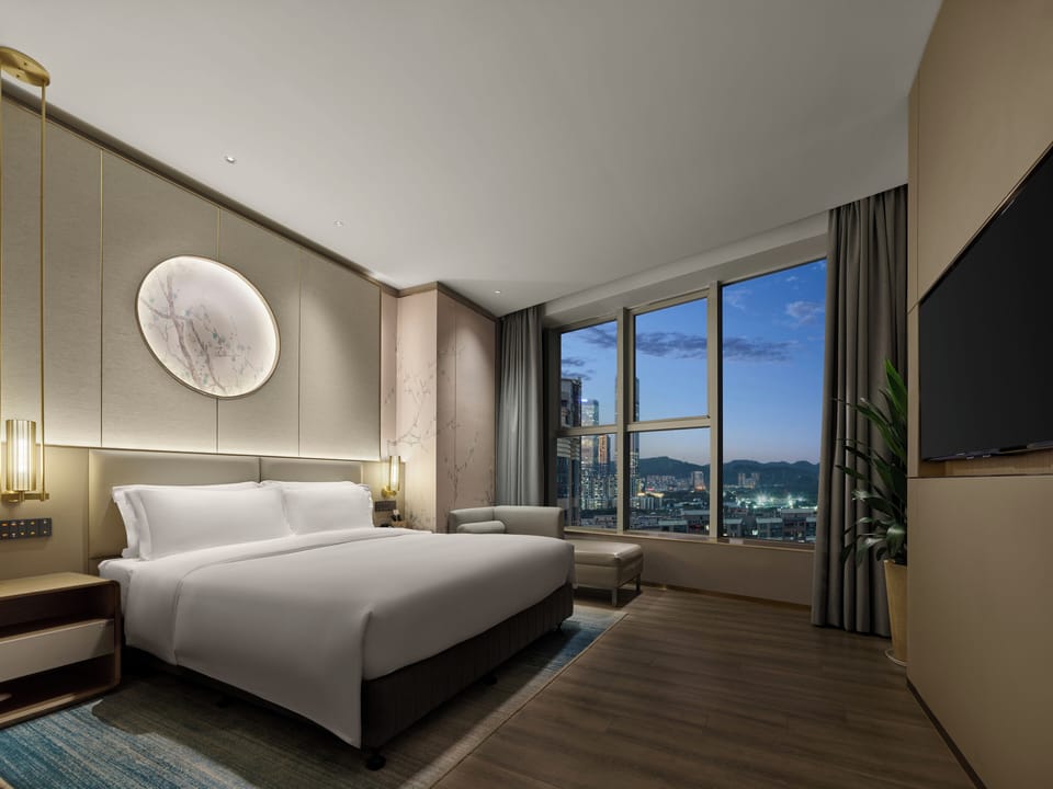 Superior Suite | Free minibar, in-room safe, desk, laptop workspace