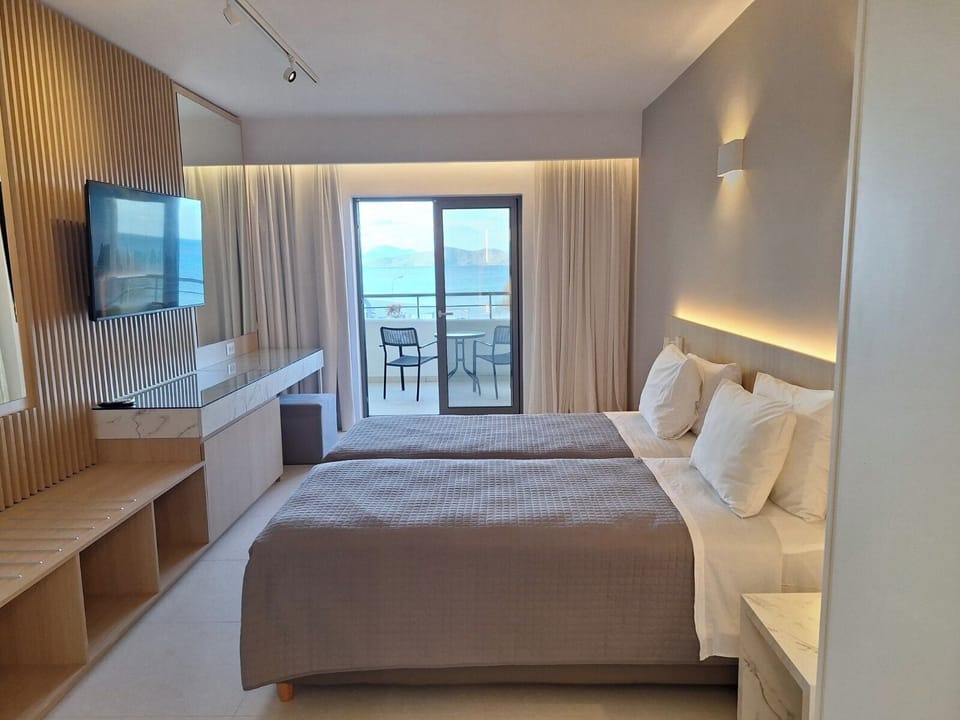 Superior Room, Sea View Top Floor | Desk, iron/ironing board, free WiFi, bed sheets