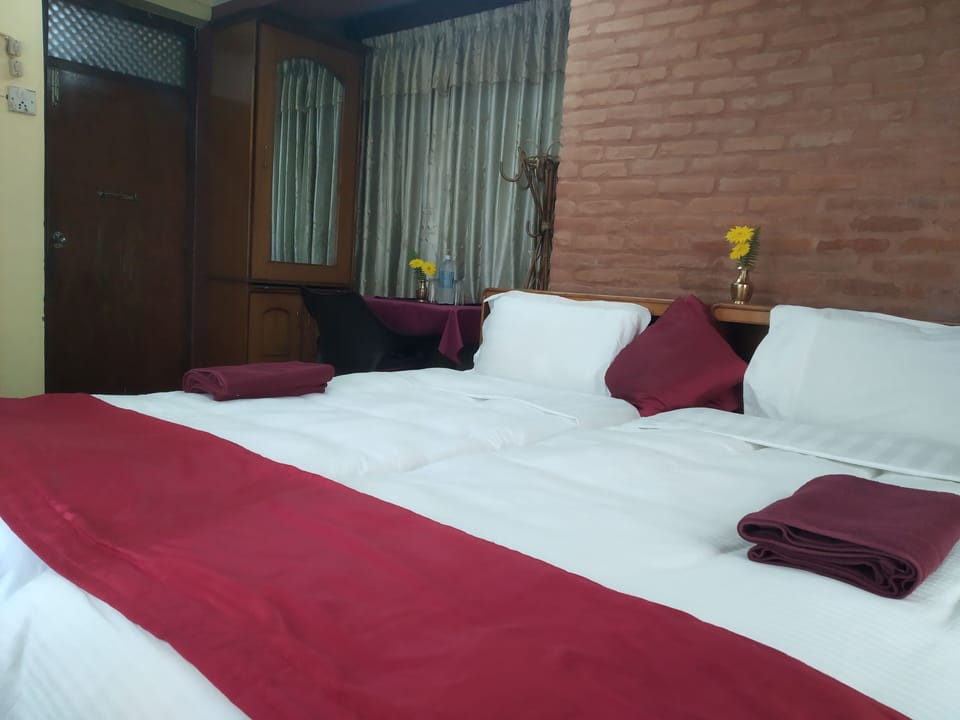 Down comforters, in-room safe, desk, soundproofing