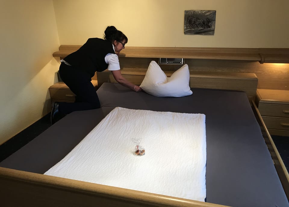 Single Room | Minibar, in-room safe, soundproofing, cribs/infant beds