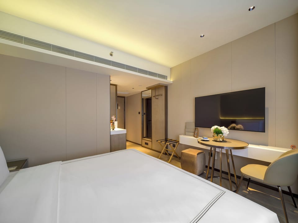 Superior Room, 1 King Bed | Premium bedding, down comforters, free minibar items, in-room safe