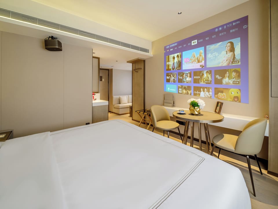 Deluxe Room, 1 King Bed | Premium bedding, down comforters, free minibar items, in-room safe