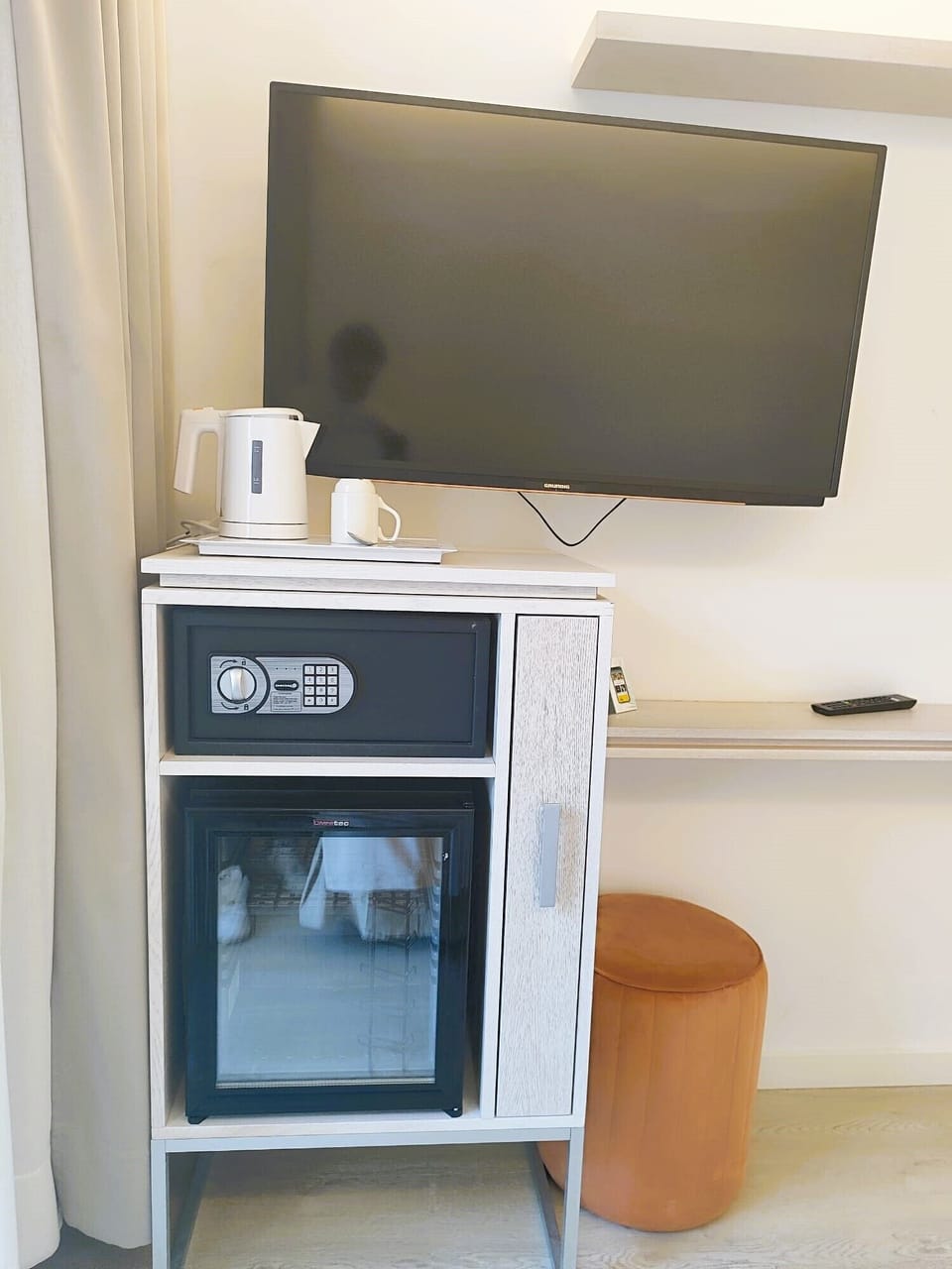 Basic Single Room, Balcony | Premium bedding, desk, soundproofing, free WiFi