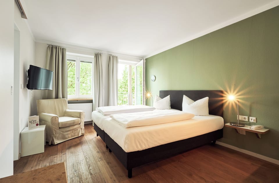 Comfort Double Room | Hypo-allergenic bedding, in-room safe, individually decorated