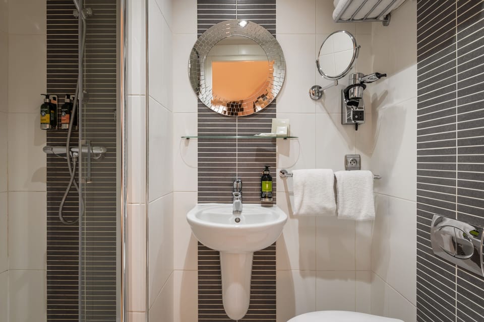 Shower, free toiletries, hair dryer, towels