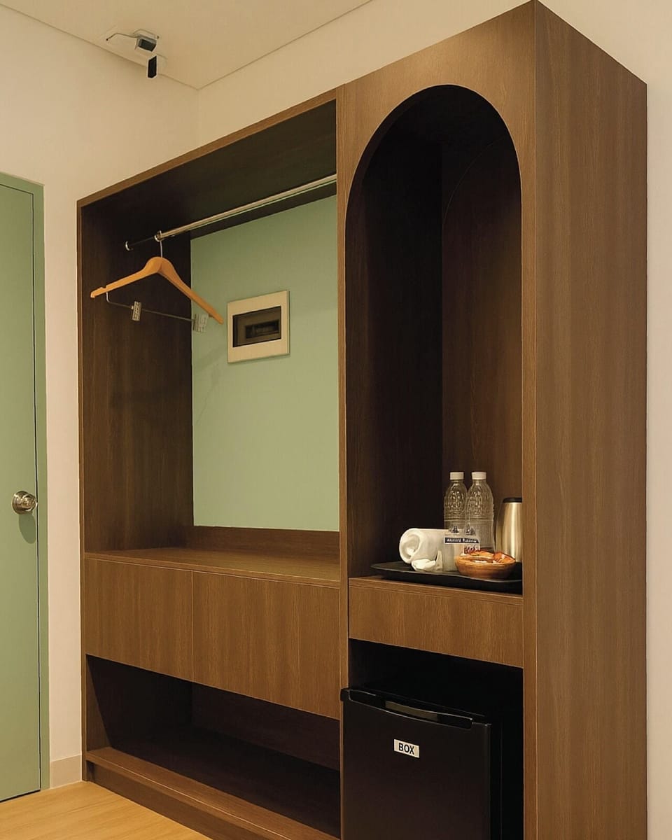 Shower, free toiletries, slippers, towels