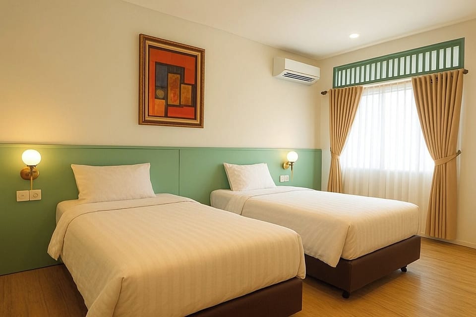 Deluxe Twin Room | Desk, blackout drapes