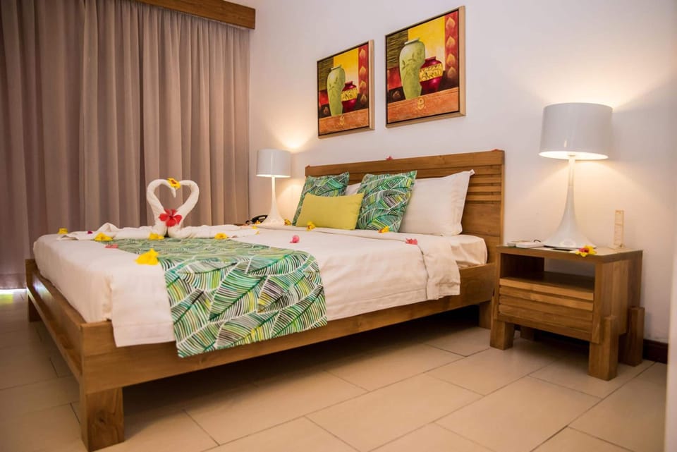 Premium bedding, in-room safe, soundproofing