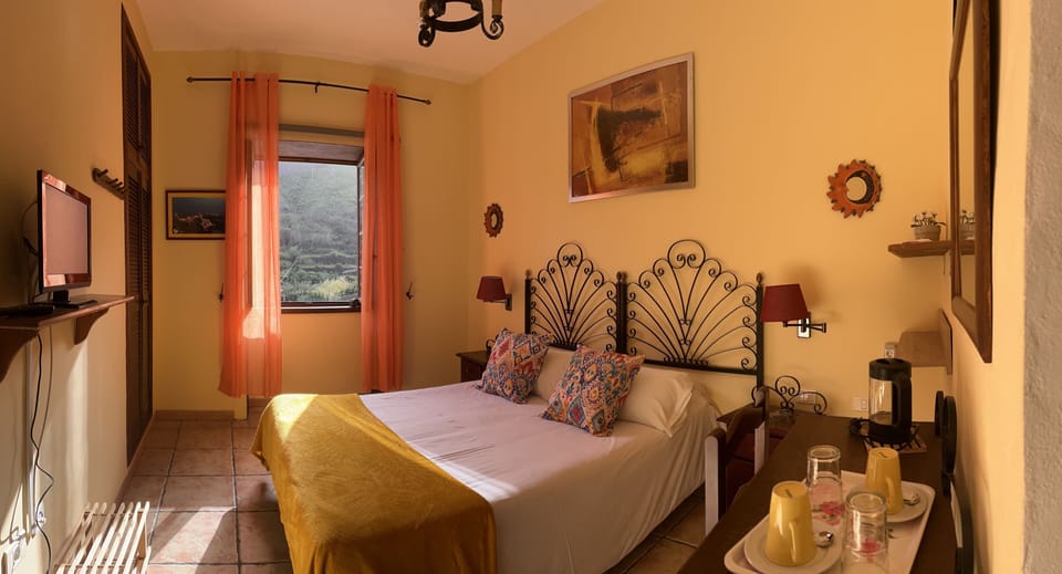 Twin Room | Minibar, desk, blackout drapes, free cribs/infant beds