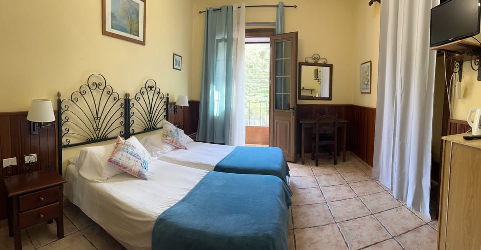 Twin Room | Minibar, desk, blackout drapes, free cribs/infant beds