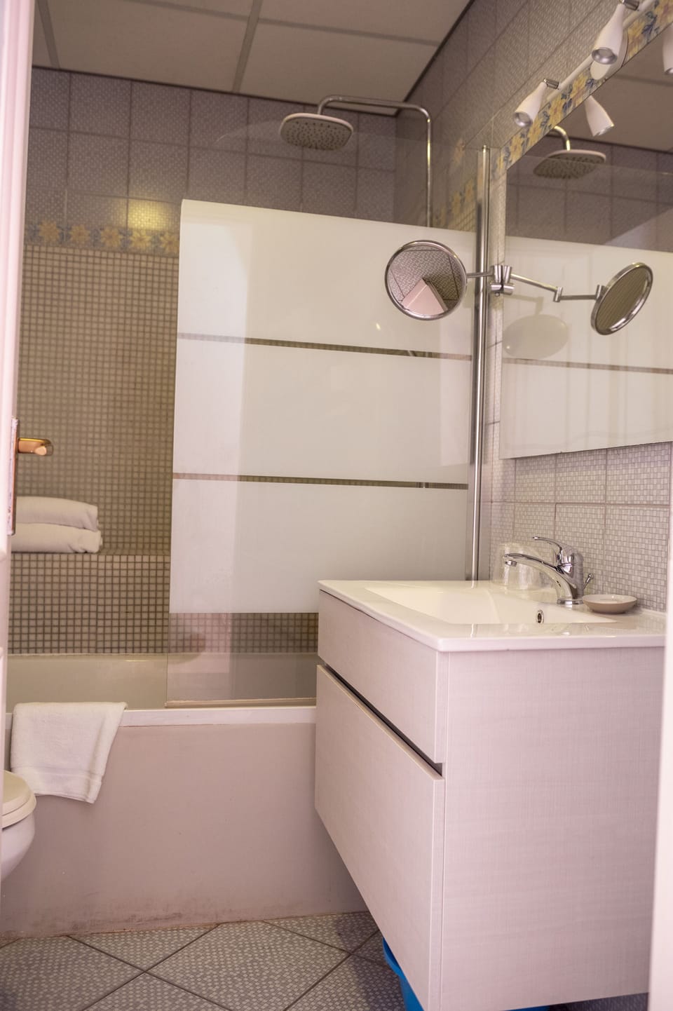 Classic Double Room, Garden View | Bathroom | Combined shower/tub, deep soaking tub, free toiletries, hair dryer