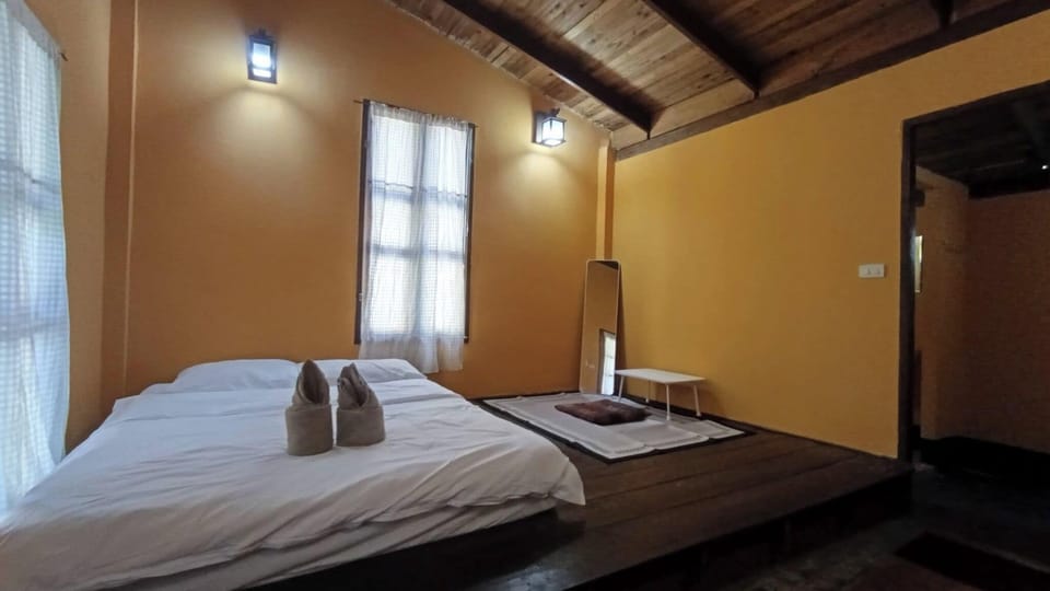Standard Bungalow | Individually furnished, desk, free WiFi, bed sheets