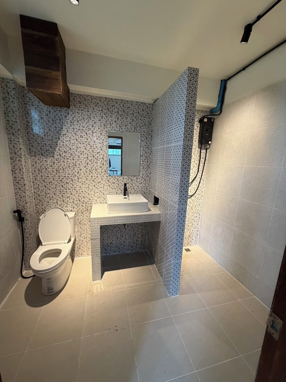 Family Room, Pool View | Bathroom | Shower, free toiletries, hair dryer, towels