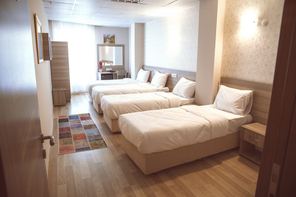 Deluxe Cift Kisilik Oda | In-room safe, desk, laptop workspace, soundproofing
