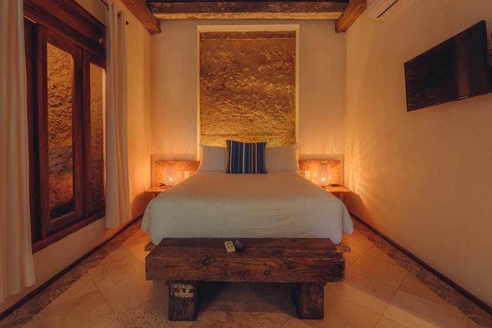 Traditional Room, 1 Queen Bed | Down comforters, in-room safe, soundproofing