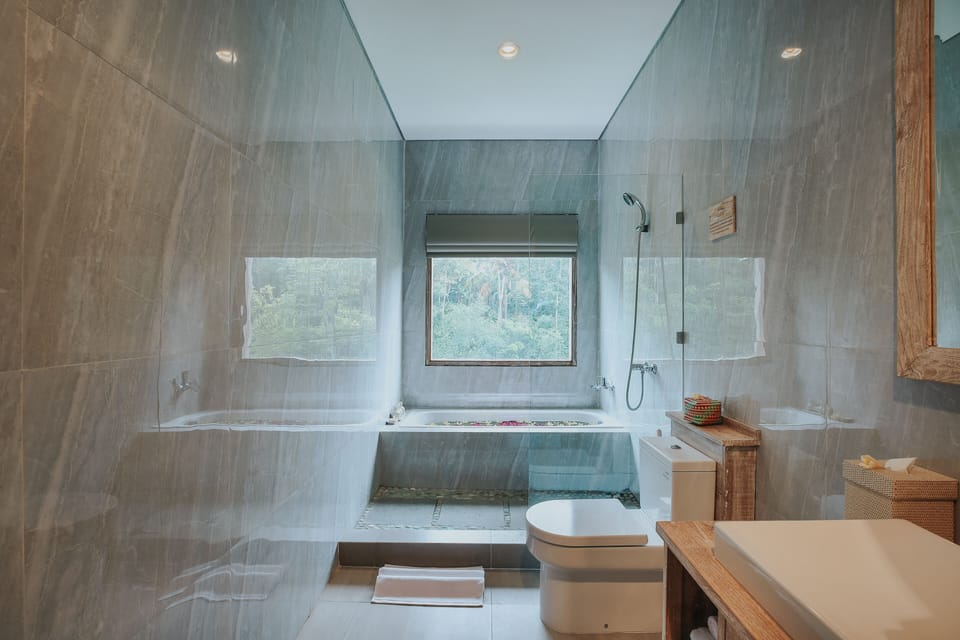 Suite, Valley View (with Daily Afternoon Tea) | Bathroom | Separate tub and shower, rainfall showerhead, free toiletries