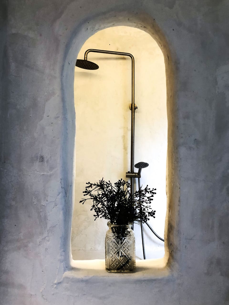Pool Access Room B | Bathroom | Combined shower/tub, rainfall showerhead, designer toiletries