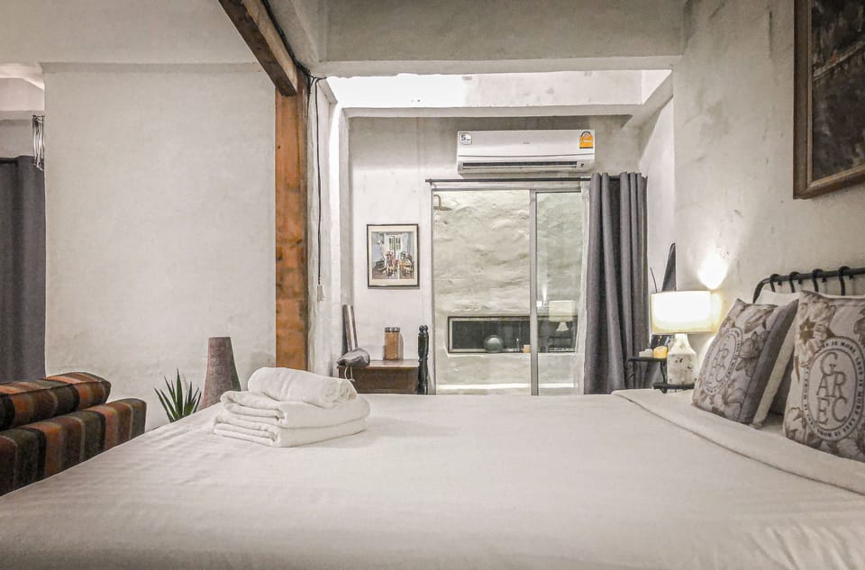 Pool Access Room A | Free minibar items, individually decorated, individually furnished