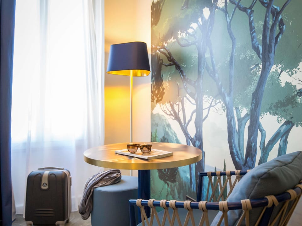 Classic Room, 1 Double Bed, Garden View | Premium bedding, in-room safe, desk, laptop workspace