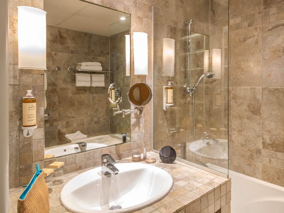 Classic Room, 1 Double Bed, Garden View | Premium bedding, in-room safe, individually decorated