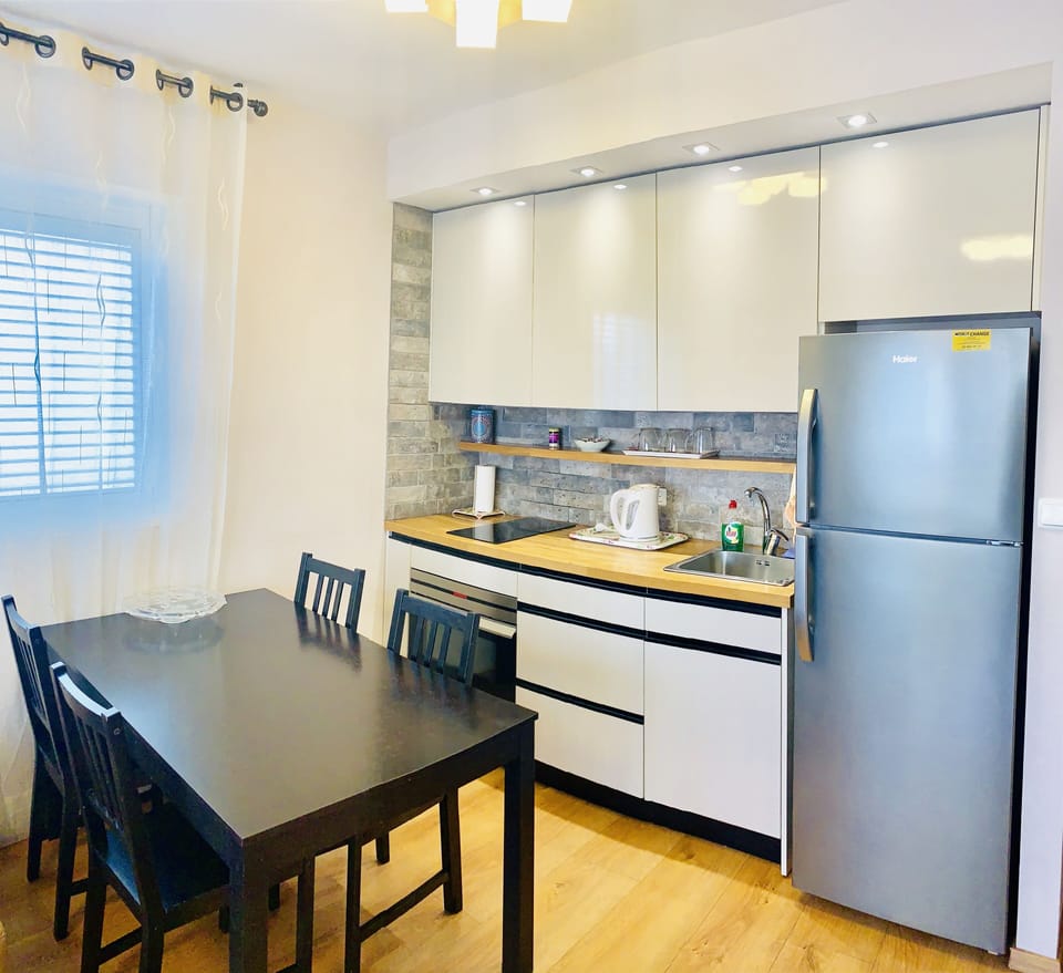 Apartment, 2 Bedrooms, City View (Sderot Nitsa 8 ) | Private kitchen | Coffee/tea maker, fridge, microwave, stovetop