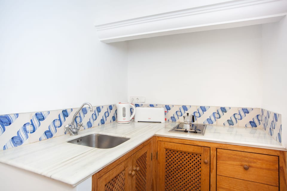 Superior Apartment, 1 Bedroom | Private kitchen | Fridge, microwave, stovetop, coffee/tea maker