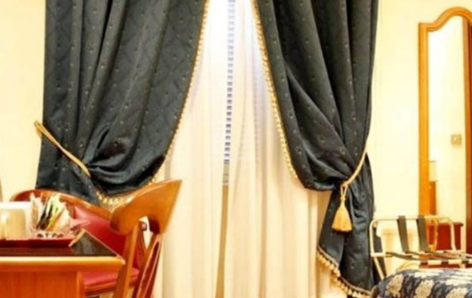 Single Room | Minibar, in-room safe, desk, free WiFi