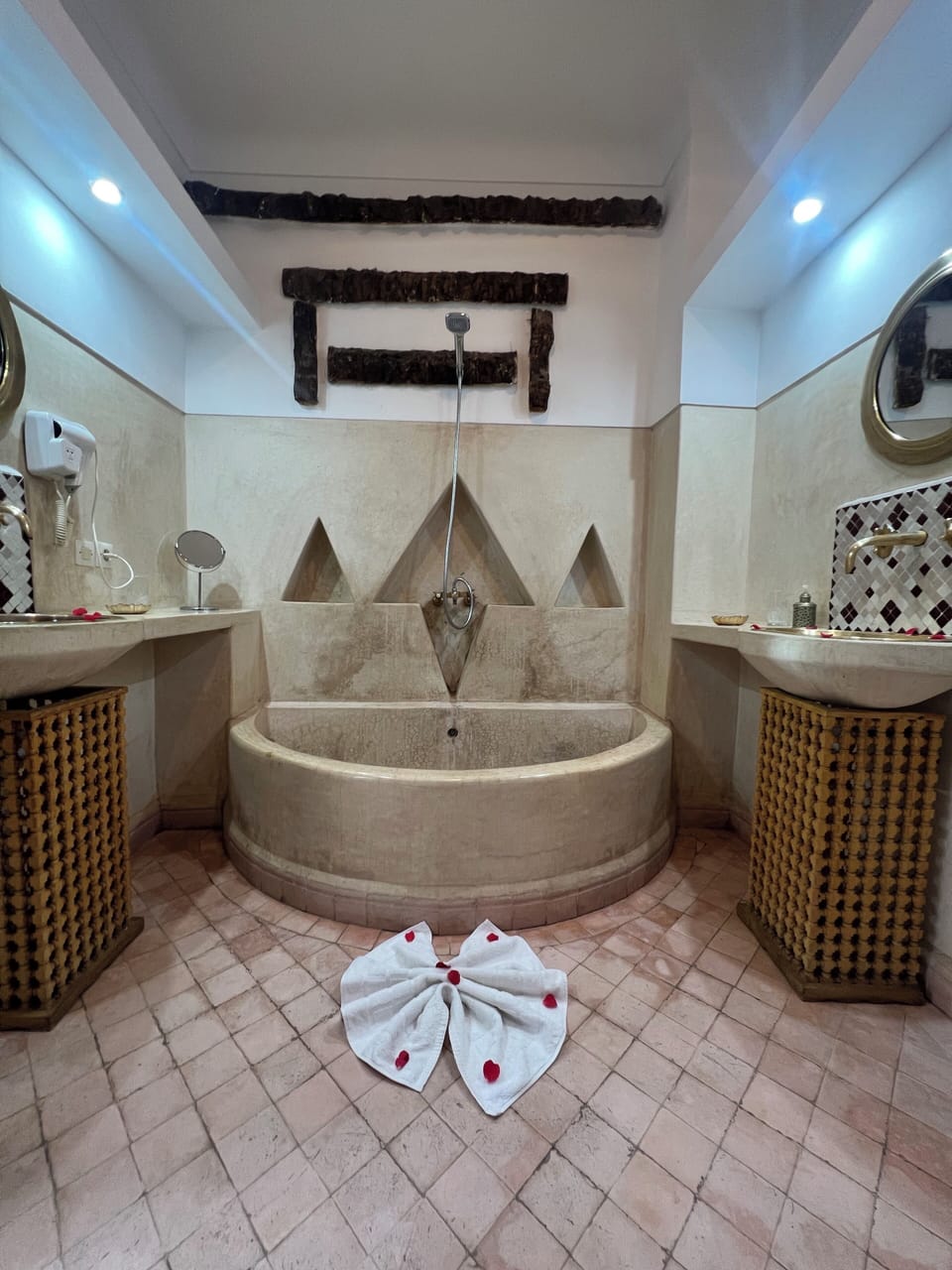 Deluxe Room | Bathroom