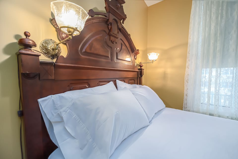 Room (Josephines Room) | Premium bedding, individually decorated, iron/ironing board, free WiFi