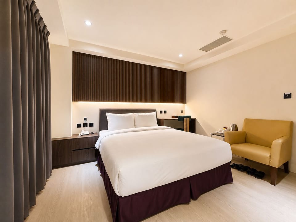 Superior Double Room | Iron/ironing board (on request), WiFi (free), bed sheets