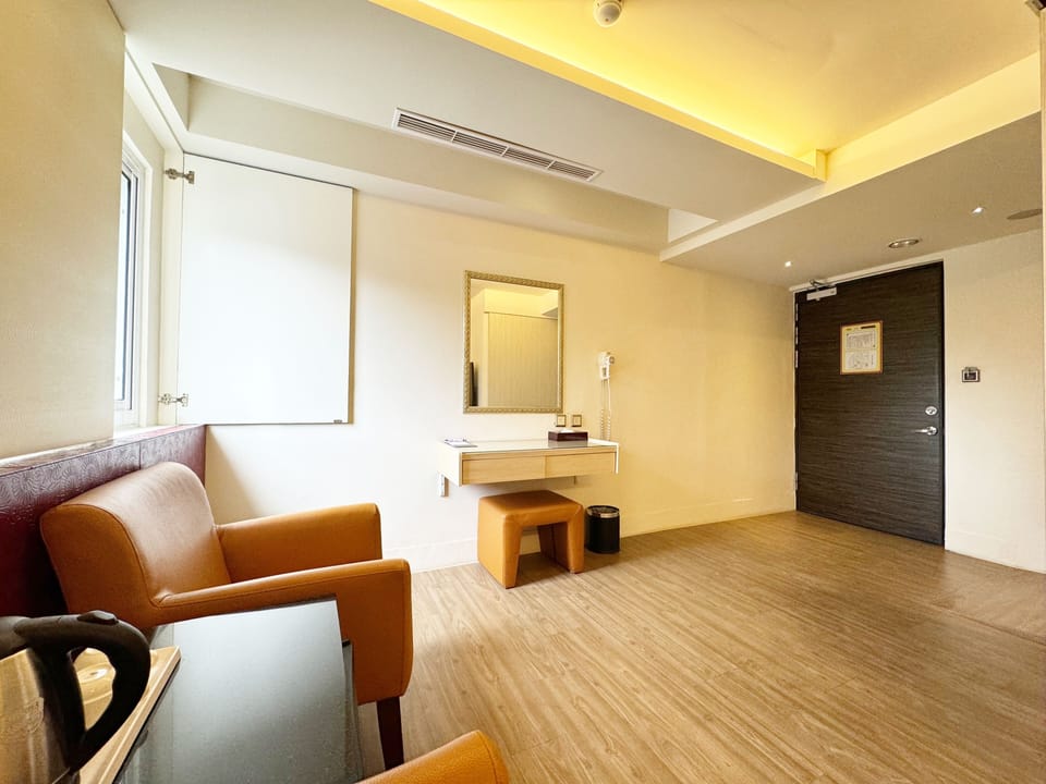 Signature Double Room | Iron/ironing board, free WiFi