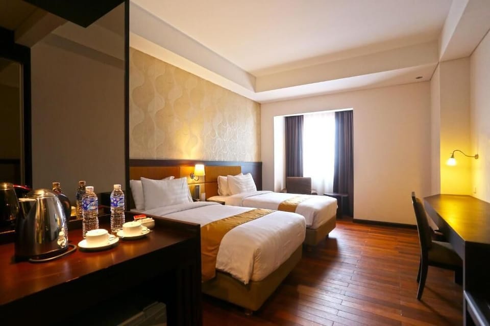 In-room safe, desk, WiFi (free)