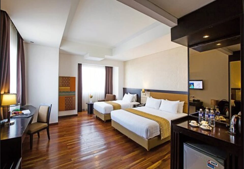 Family Room | In-room safe, desk, WiFi (free)