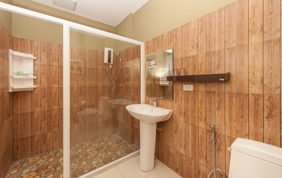 Shower, free toiletries, hair dryer, slippers
