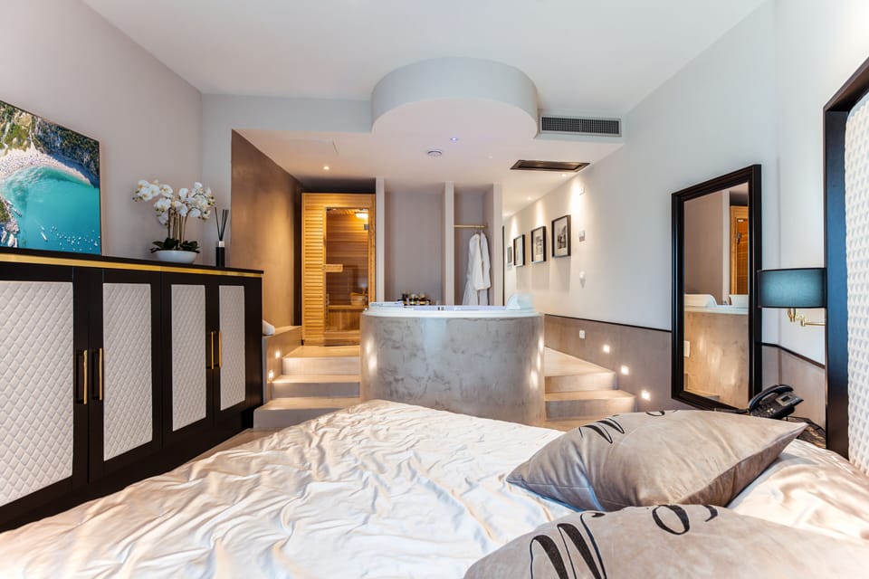 Family Suite, with hot tub and sauna | Pillowtop beds, minibar, in-room safe, individually decorated