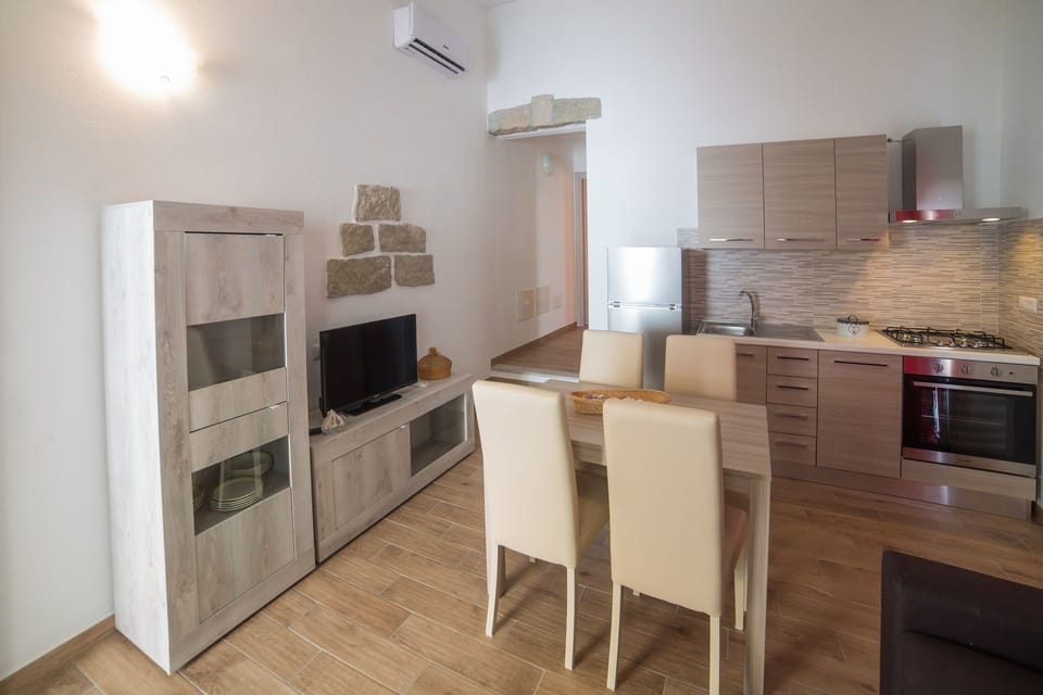 Comfort Apartment, 1 Bedroom | Private kitchenette | Fridge, electric kettle