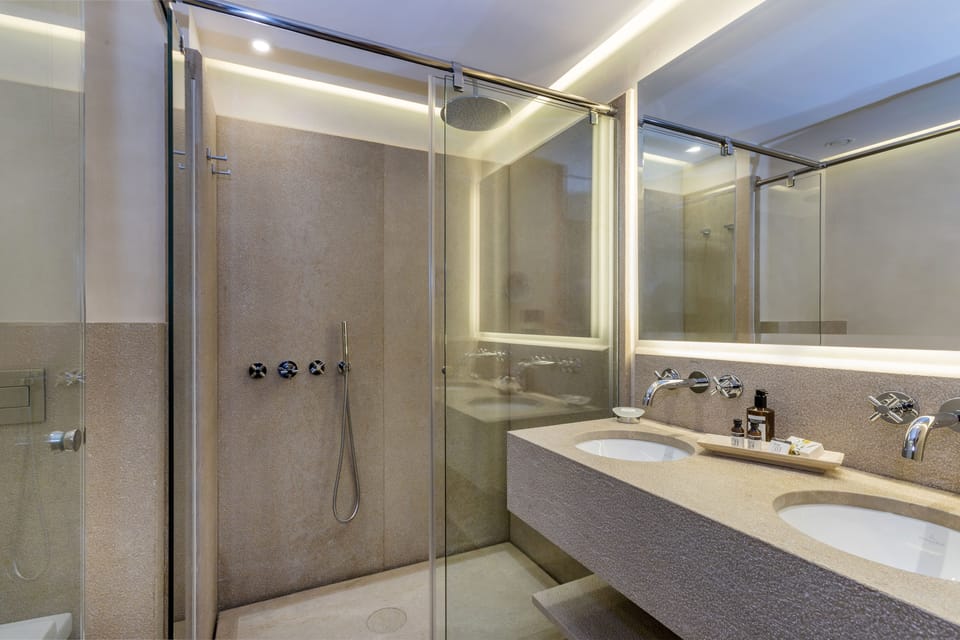Deluxe Double Room, Balcony (Tramuntana) | Bathroom | Hair dryer, bathrobes, bidet, towels