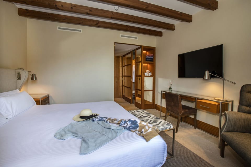 Deluxe Double Room, Balcony (Tramuntana) | Hypo-allergenic bedding, down comforters, memory foam beds, minibar