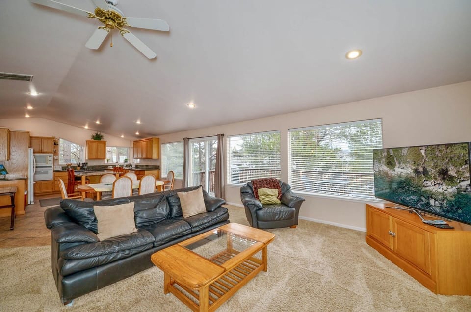 House, 4 Bedrooms | Living area | Flat-screen TV