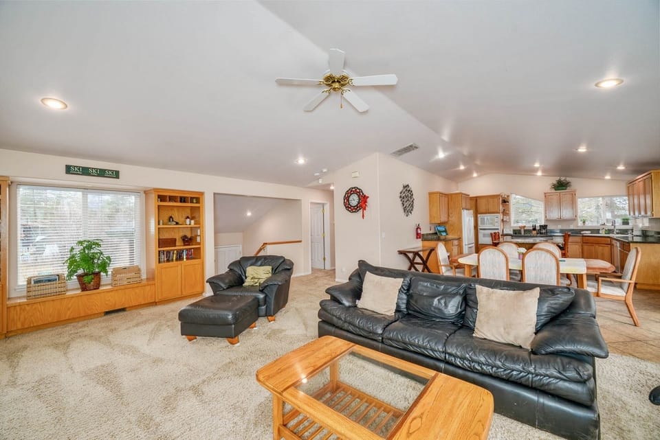House, 4 Bedrooms | Living area | Flat-screen TV