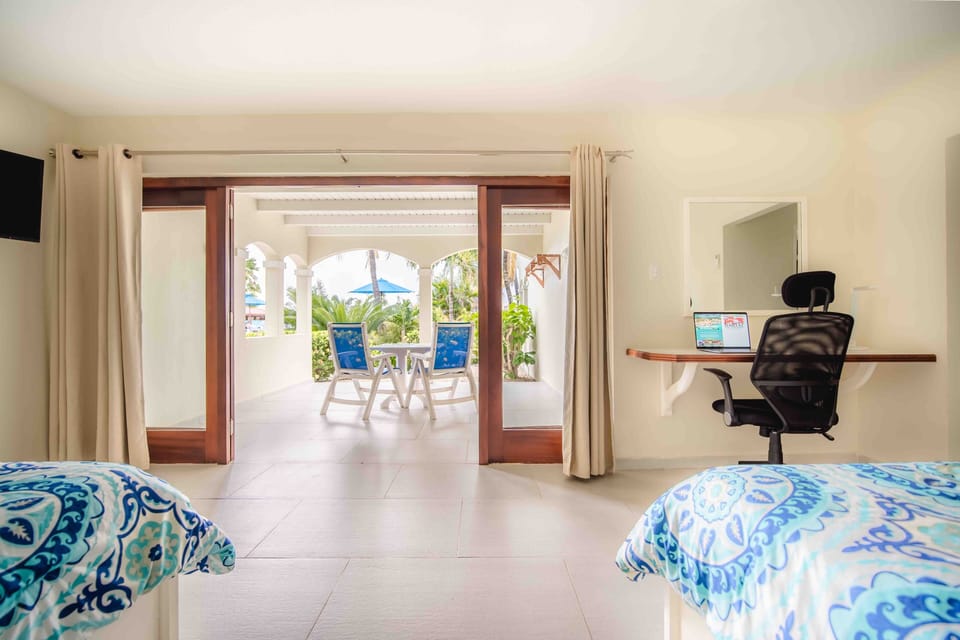 Deluxe Room | In-room safe, desk, laptop workspace, free cribs/infant beds