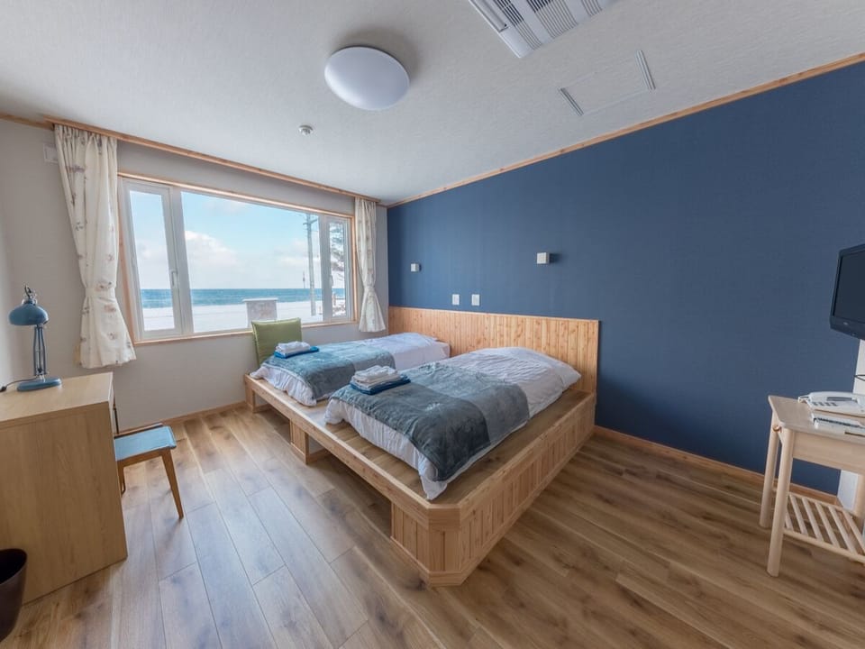 Standard Twin Room(2 Single beds), Ocean View | Desk, laptop workspace, WiFi (free), bed sheets