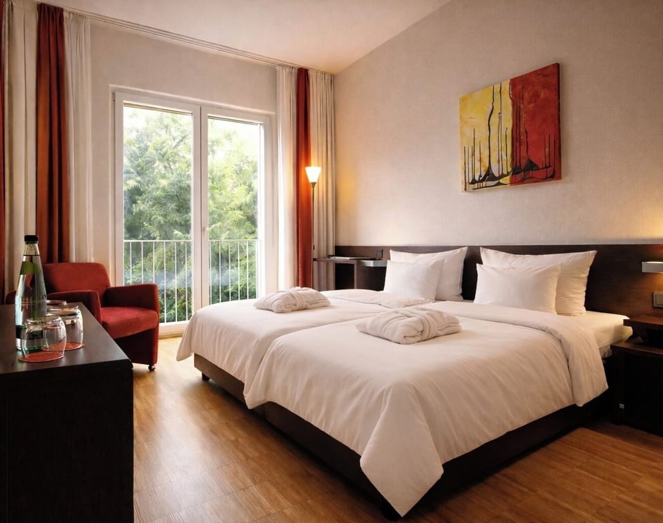 Double Room | Hypo-allergenic bedding, in-room safe, desk, iron/ironing board