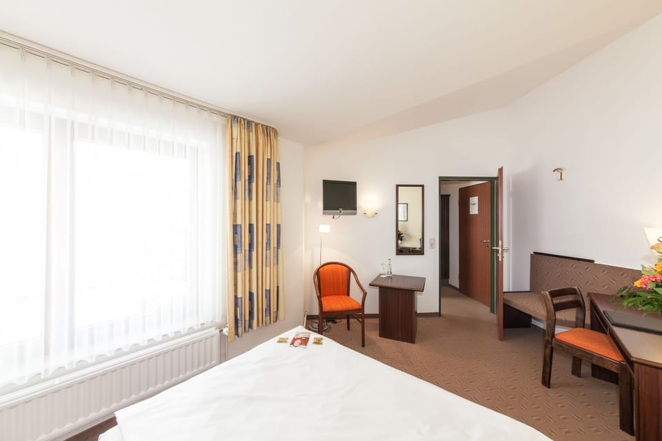 Hypo-allergenic bedding, in-room safe, desk, soundproofing