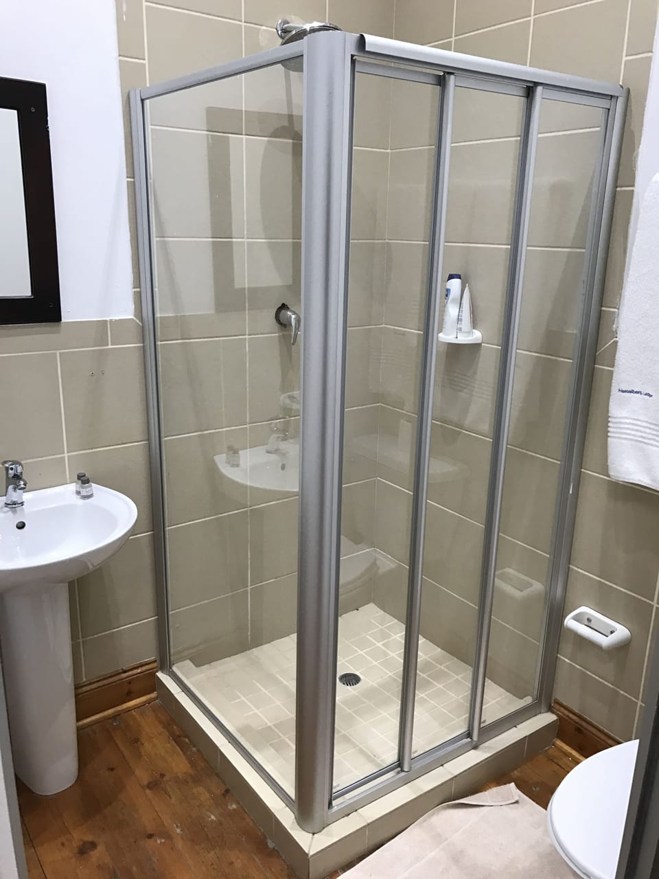 Standard Room (Jacob) | Bathroom | Combined shower/tub