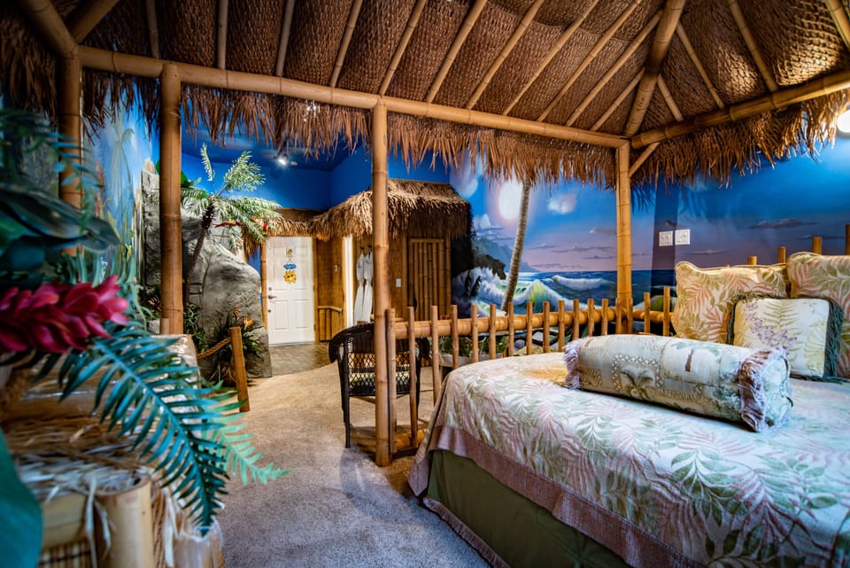 Room (Hawaiian Paradise II) | Premium bedding, individually decorated, individually furnished