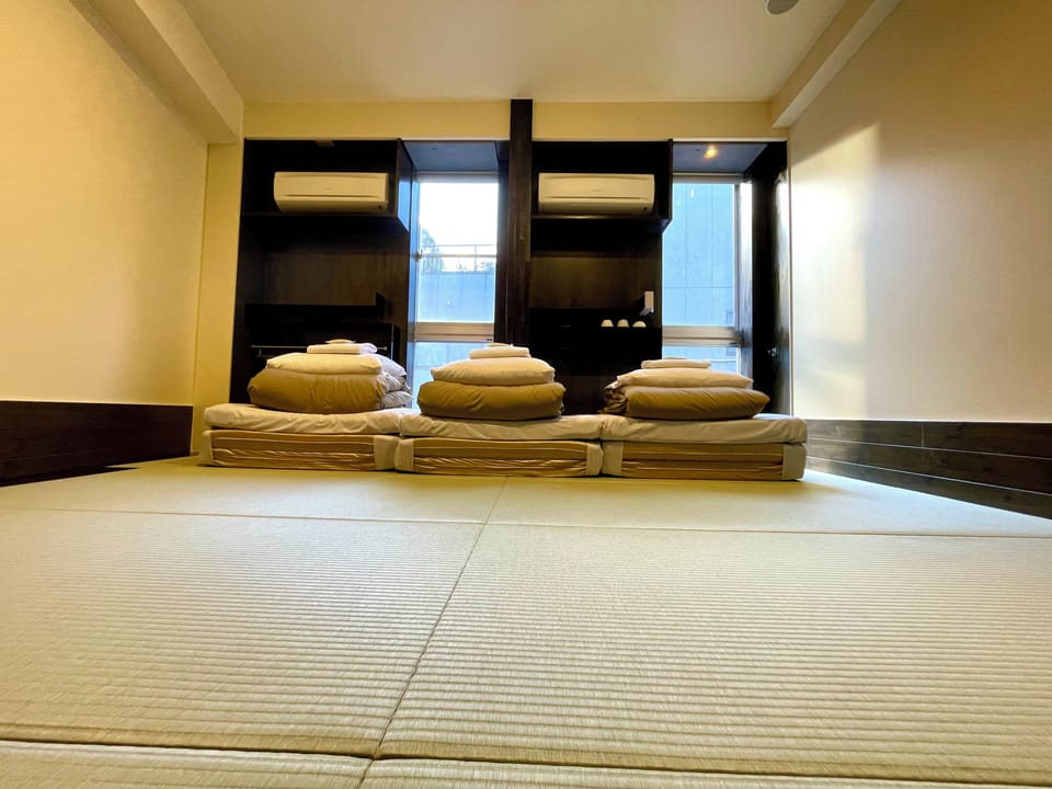 Basic Triple Room | Laptop workspace, iron/ironing board, free WiFi
