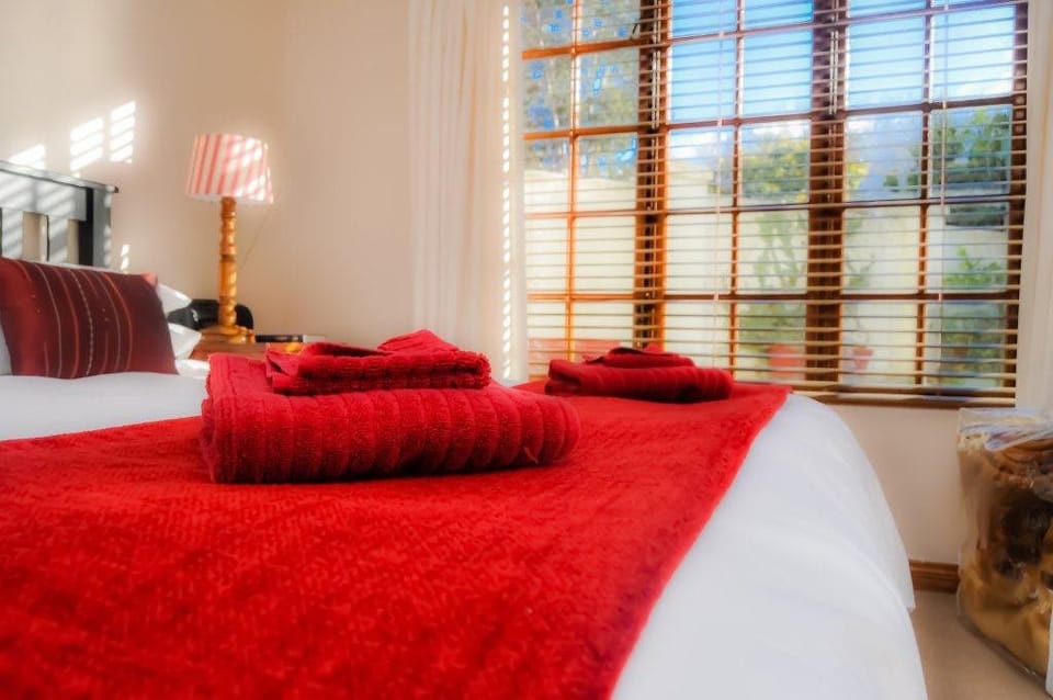 Premium bedding, iron/ironing board, free WiFi