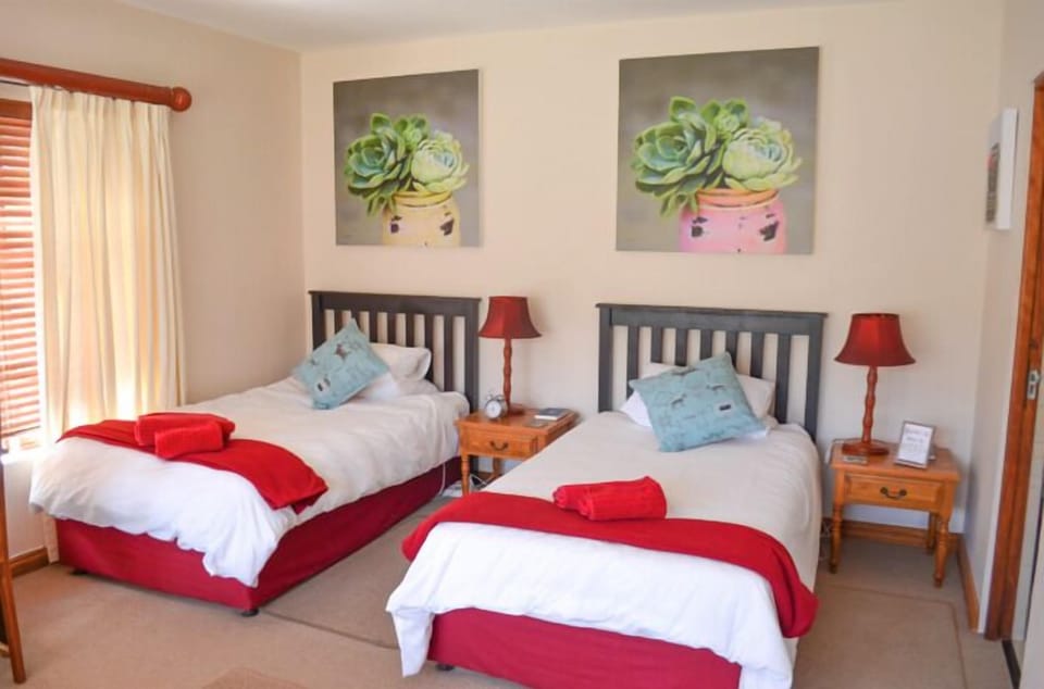 Premium bedding, iron/ironing board, free WiFi